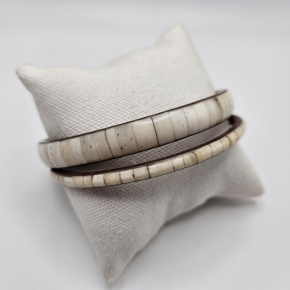 VINTAGE Inlay Bone Brass Bangle Bracelet Set of Two - Picture 2 of 6